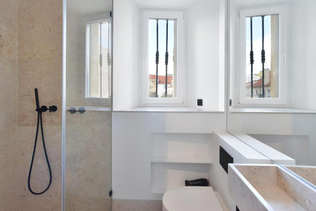 Big Stunning Apartment Lissabon